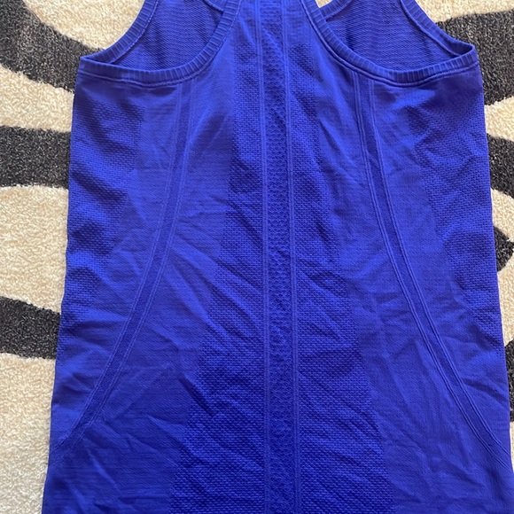 Like new Lululemon tank top - Picture 5 of 10